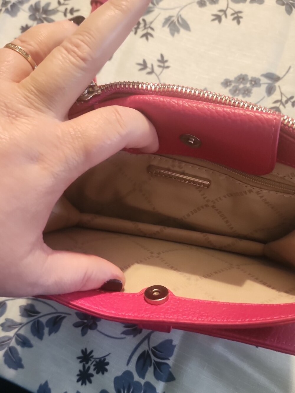 Steve Madden Hot Pink Crossbody Wallet with Gold Hardware - Picture 3 of 6